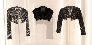 Alaïa. Bolero in velluto ricamato (centro). Boleri in pelle traforata e ricamata (ai lati). Couture autunno inverno 1989