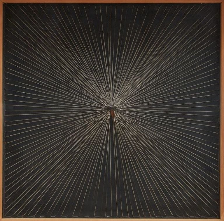 Alberto Biasi, Visione Dinamica, 1960, estroflessioni di fili di cotone e chiodi, 50 x 50 x 8 cm. Collezione Giacomo Nurra e Maria Stefania Biondo dalla Casapiccola