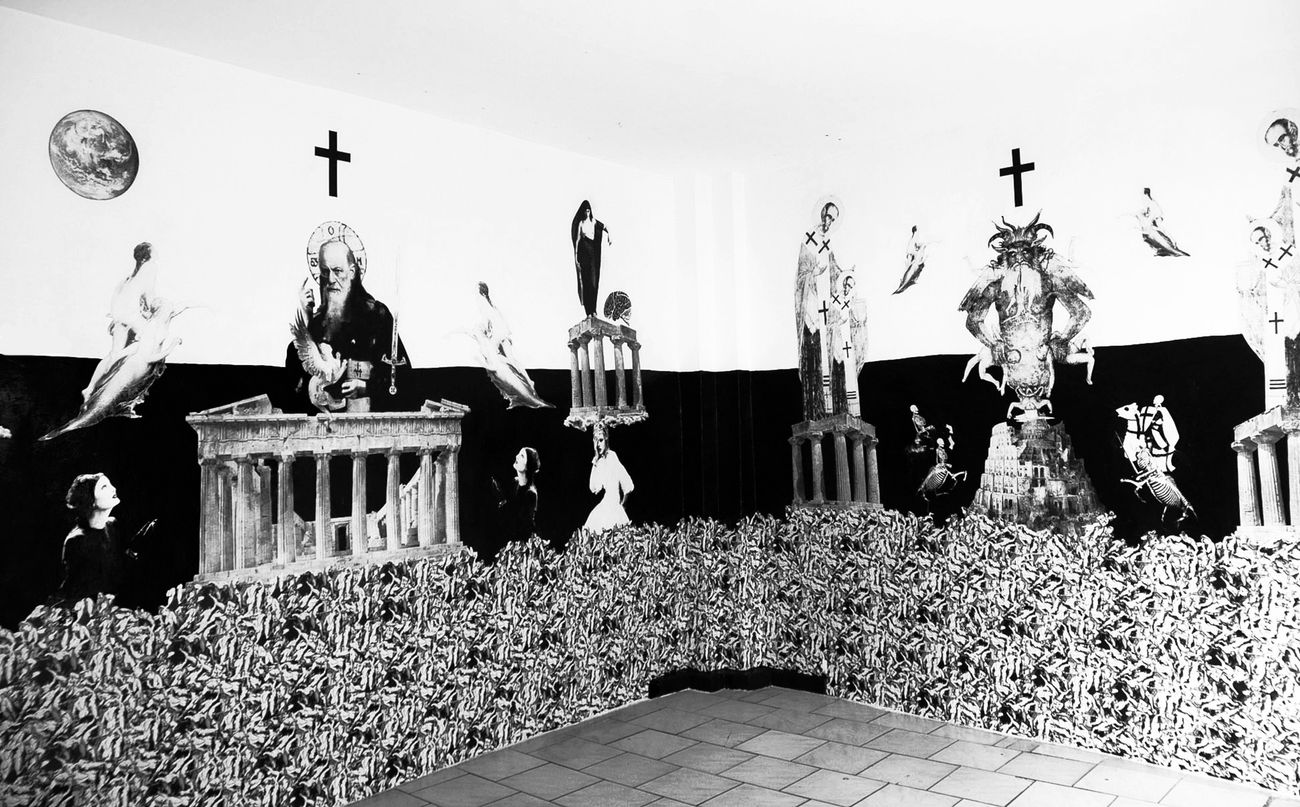 Alessandro Simonini, The Judgement, 2012, collage su parete, acrilico, 700 x 300 cm. Veduta dell’installazione presso Spazio Elastico, Bologna