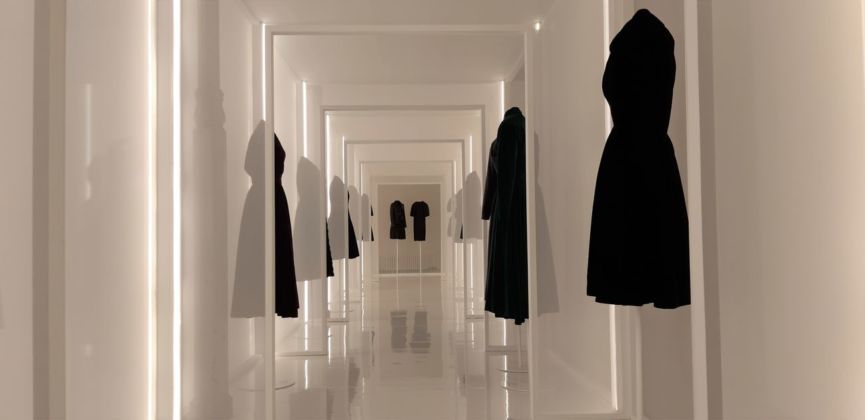 Azzedine Alaïa collectionneur. Alaïa et Balenciaga, sculpteurs de la forme. Exhibition view at Association Azzedine Alaïa, Parigi 2020