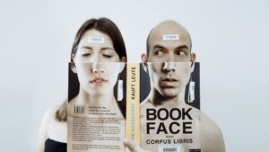 Bookface. Il video della biblioteca di Erlangen
