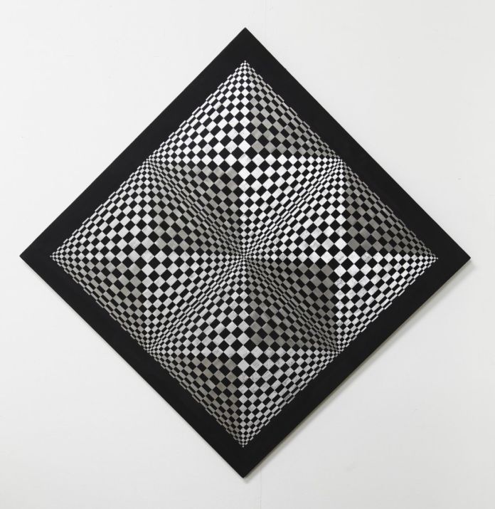 Dadamaino, Oggetto ottico dinamico, 1962, alluminio su tavola, 127x127 cm © A arte Invernizzi, Milano. Photo Bruno Bani, Milano