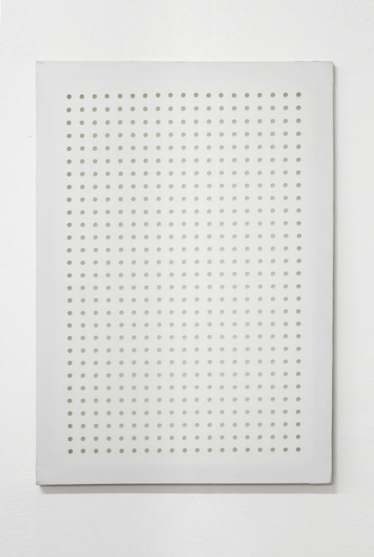 Dadamaino, Volume, 1960, plastica fustellata, 100x70 cm © A arte Invernizzi, Milano. Photo Bruno Bani, Milano