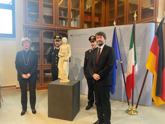 L’Italia restituisce una statua di Andrea della Robbia a famiglia ebrea tedesca