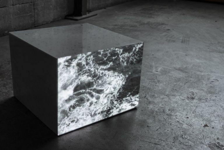 Gaia De Megni, Nulla si sa, tutto si immagina, 2018, incisioni su cubi in marmo, 38x48x48 cm