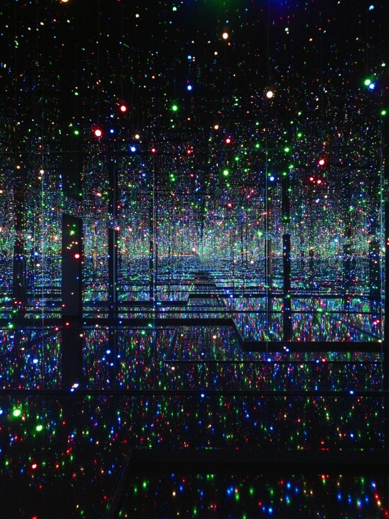 Installation view of Infinity Mirrored Room – Filled with the Brilliance of Life 2011/2017 at Tate Modern © Yayoi Kusama Photo courtesy of Tate Photography