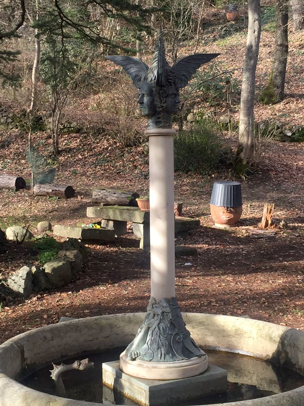 La fontana di Luigi Ontani nel villino Romamor a Vergato