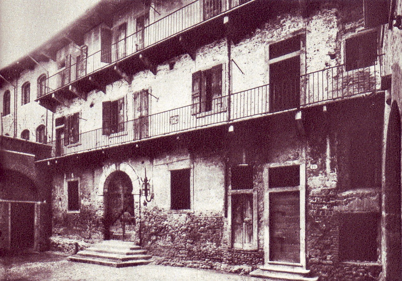 La casa di Giulietta come appariva alla fine dell'ottocento via Wikipedia