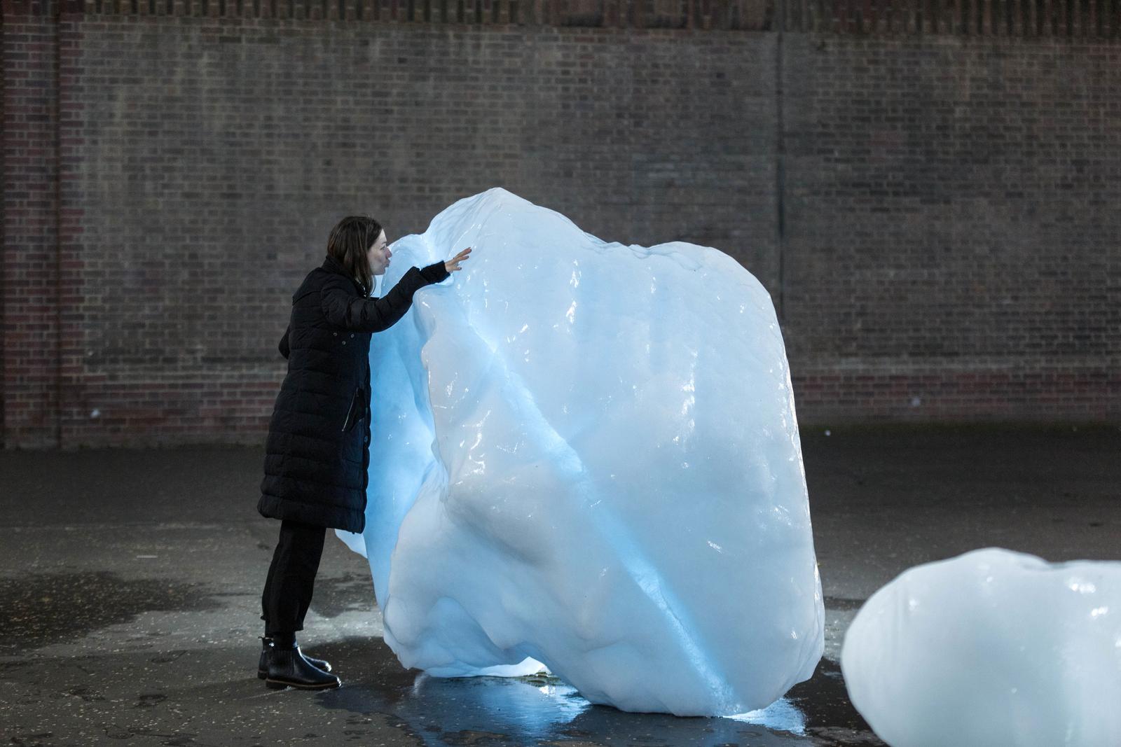 Olafur Eliasson, Ice Watch, 2014. Installation view at Bankside, outside Tate Modern, Londra 2018. Photo Justin Sutcliffe