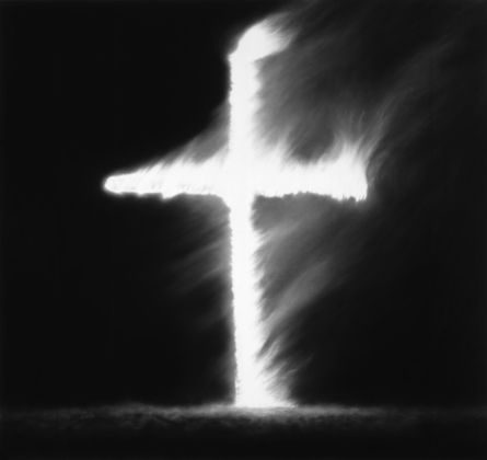 Robert Longo, Untitled (Burning Cross–From the American Stories Cycle), 2017. Courtesy the artist & Galleria Emilio Mazzoli, Modena