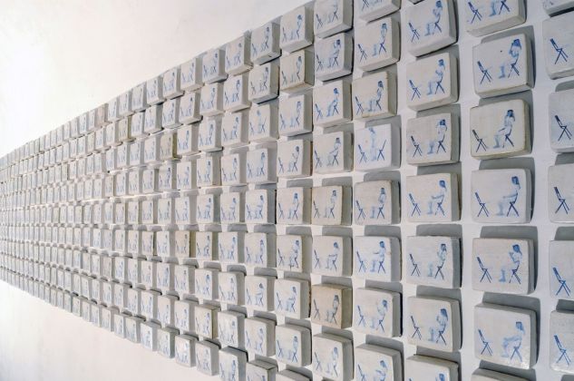 Silvia Celeste Calcagno, Giovedì, 2012, fotoceramica sperimentale su grés, 740x100 cm