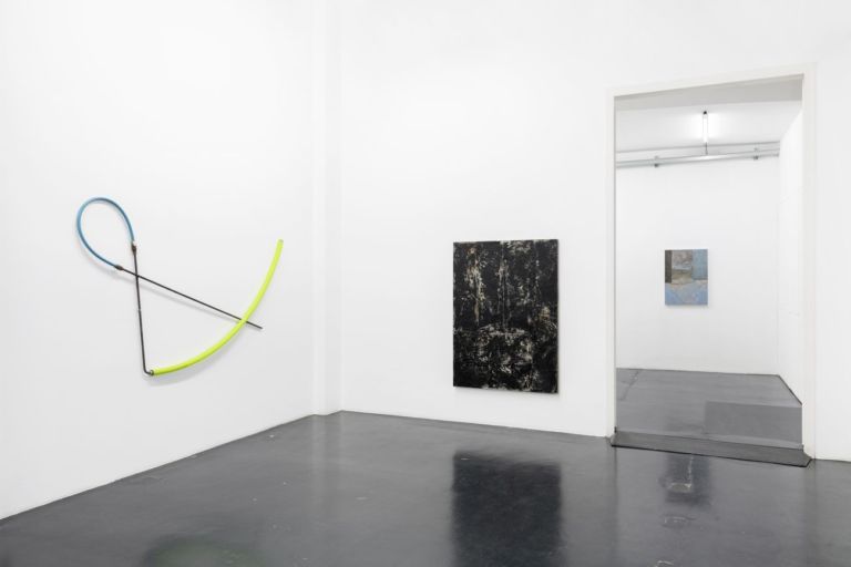 Stefano Comensoli & Nicolò Colciago. Lì dove nascono le forme del vento. Exhibition view at Otto Zoo, Milano 2020. Photo Luca Vianello