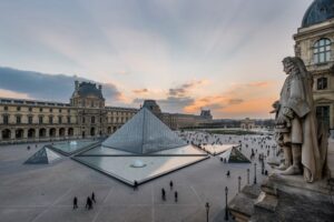 Finisce il secondo lockdown. In Francia Macron annuncia la riapertura di musei, cinema e teatri