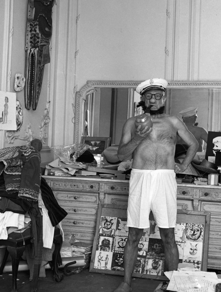 André Villers Picasso as Popeye, Cannes 1957 - Courtesy of Suite59 - Amsterdam