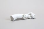 Andrea Salvatori, Michelangelo pret à porter, serie AnelloNonAnello, 2018, ceramica, 12x4x4cm, photo Luca Nostri, courtesy collezione privata