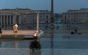 Papa Bergoglio e il vuoto di Piazza San Pietro. Un’idea di Dio, fra cinema e sacro