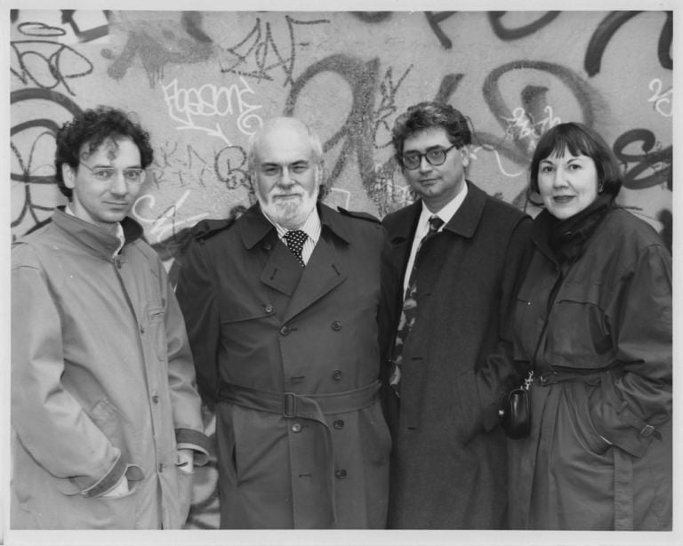 Da sinistra, Peter Halley, Arthur C. Danto, Demetrio Paparoni, Barbara Westman. New York, novembre 1991. Photo Kevin Clarke