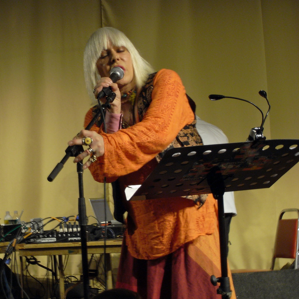 Muore Genesis Breyer P-Orridge, artista e musicista pioniere industrial con i Throbbing Gristle