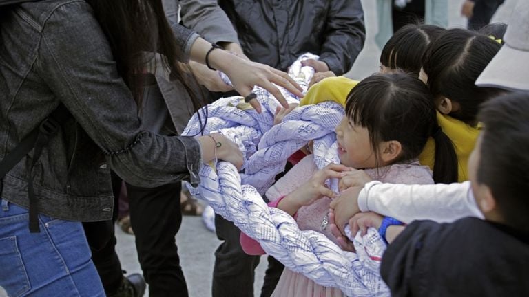 Lin Yilin, The back, 2019, performance partecipativa. MAXXI, Roma 2019. Courtesy the artist