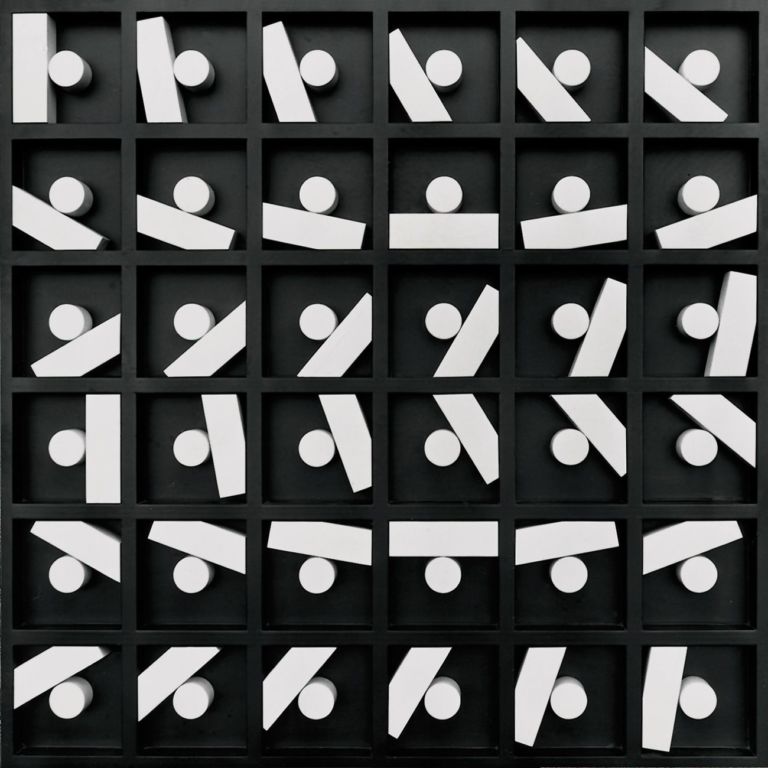 Marcello Morandini, 59 – 1970, legno laccato (nero e bianco), 98 x 98 x 9 cm, esemplare unico