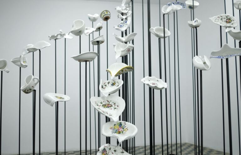 Mostra Modellare l’acqua di Mario Airò, a cura di Simone Ciglia, allestita a Tirana dalla Fondazione Malvina Menegaz per le Arti e le Culture