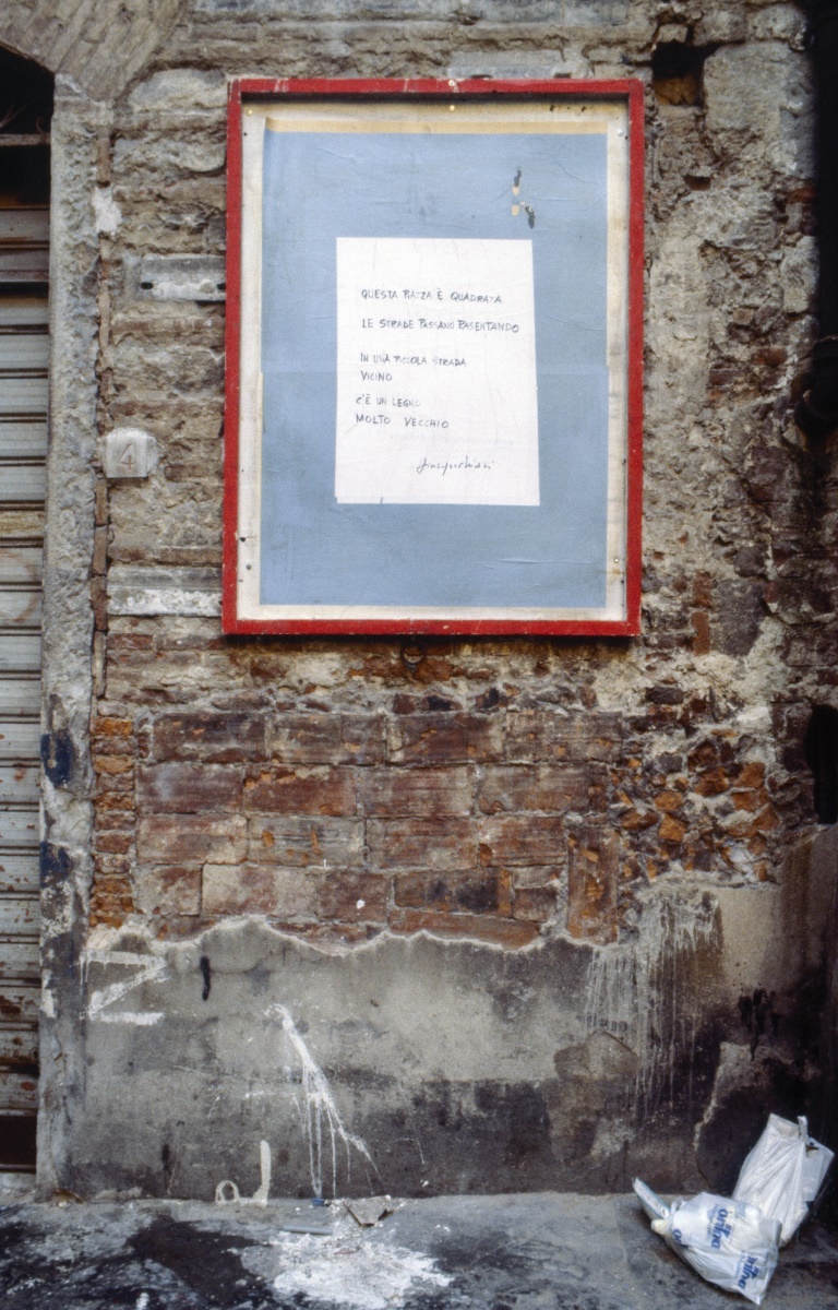 Questa piazza è quadrata durante l’inaugurazione della mostra Umanesimo, Disumanesimo nell’arte europea 18901980, Firenze, 20 settembre 1980. Fotografia di Gianni Melotti