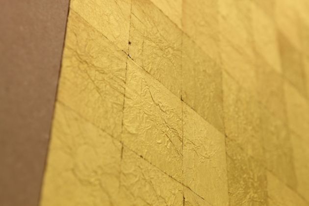 Serena Fineschi, Maestà (Duccio di Buoninsegna), Trash Series, detail, 2018, Ferrero Rocher wrapper, bolo, glue, MDF. Photo credit Geert De Taeye