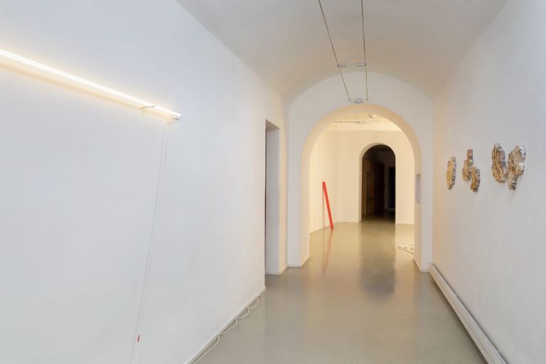 Simone Cametti. 4.500 Gradi Kelvin. Exhibition view at Francesca Antonini Arte Contemporanea, Roma 2020, photo Daniele Molajoli
