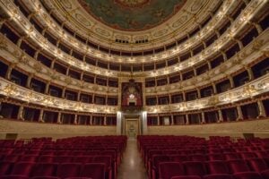 Il mondo del teatro chiede una maggiore diffusione mediatica. L’appello alla Rai