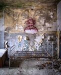 Vera Bugatti, Non so di più di quest'opera di chi la osserva con attenzione, luogo abbandonato 2019. Photo Andrea Zampatti