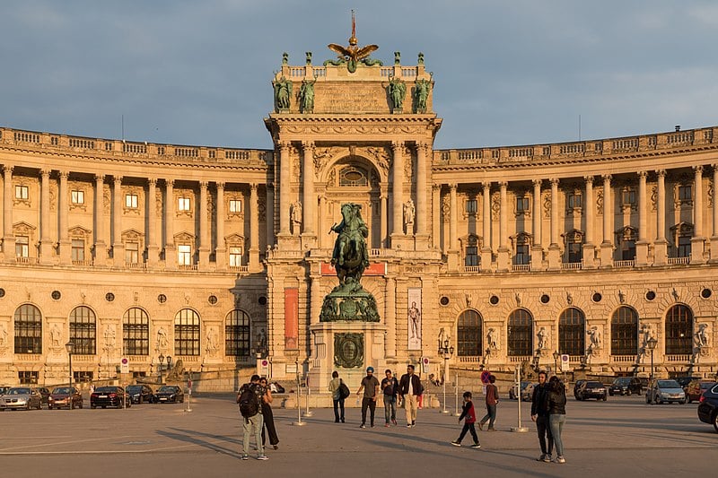 Sulla strada della ripartenza: il re-opening delle gallerie in Austria. Ma ne varrà la pena?