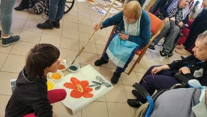 Arte dentro: Allegra Corbo colora la casa di riposo Bambozzi di Osimo