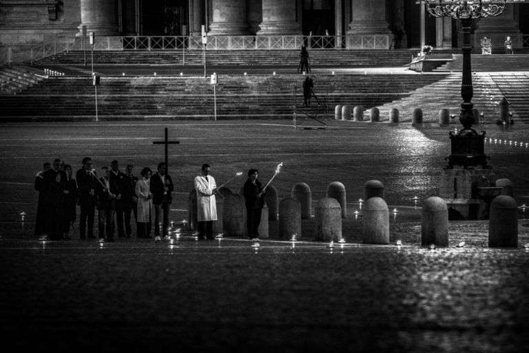 La via crucis dei nuovi eroi Venerdì 10 aprile, 2020 © Giovanni De Angelis