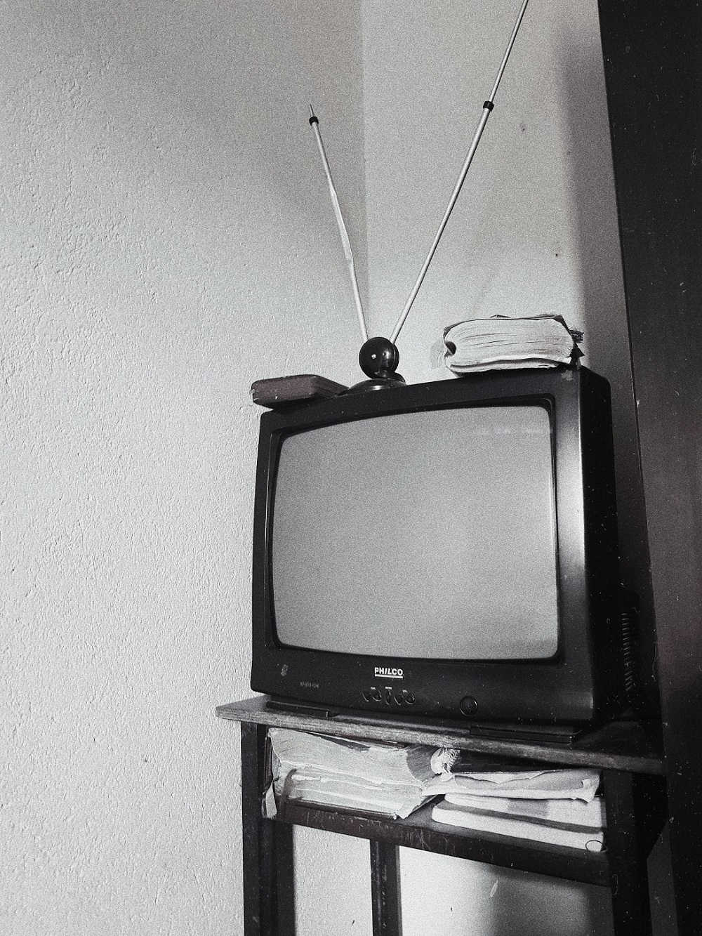 Gray scale photo analogue of television via Pexels