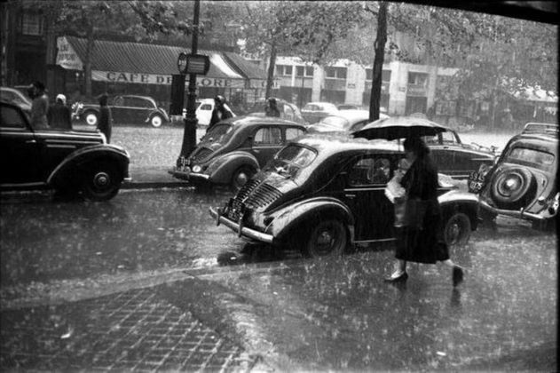 Il Boulevard Saint Germain negli anni Cinquanta. Photo Maurice Bonnel