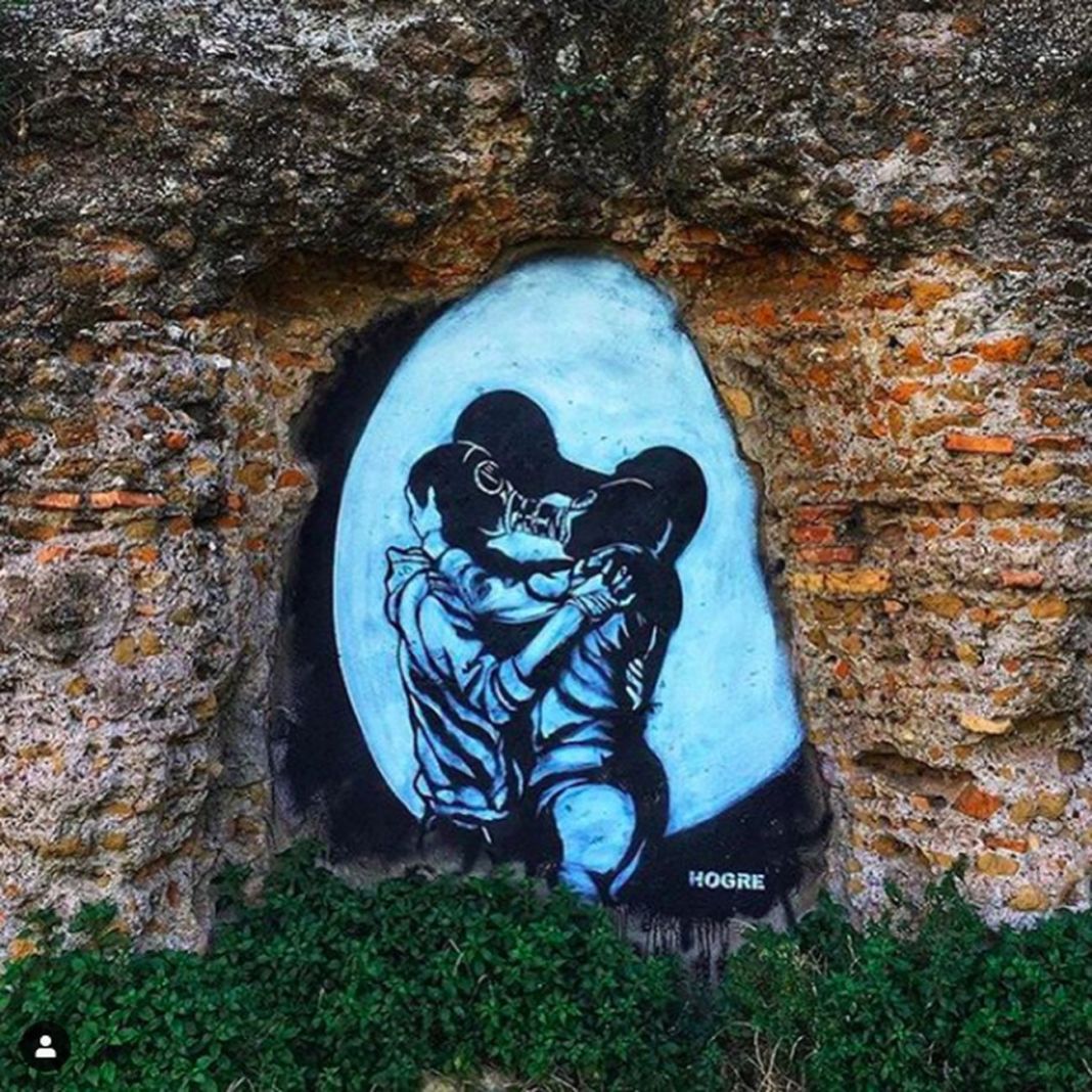 Lo stencil di Hogre al Parco degli Acquedotti di Roma nella foto apparsa sul profilo Instagram piuunicochequadraro