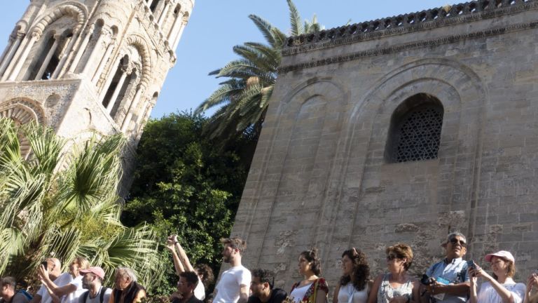 Marinella Senatore, Manifesta12, Palermo Procession, 2018. La folla che osserva. Photo Lorenza Fruci