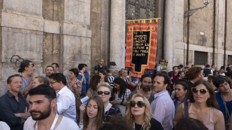 Marinella Senatore, Manifesta12, Palermo Procession, 2018. La folla che osserva. Photo Lorenza Fruci