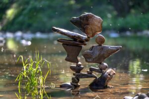 La magia della gravità. Le stupefacenti sculture di Mike Grab