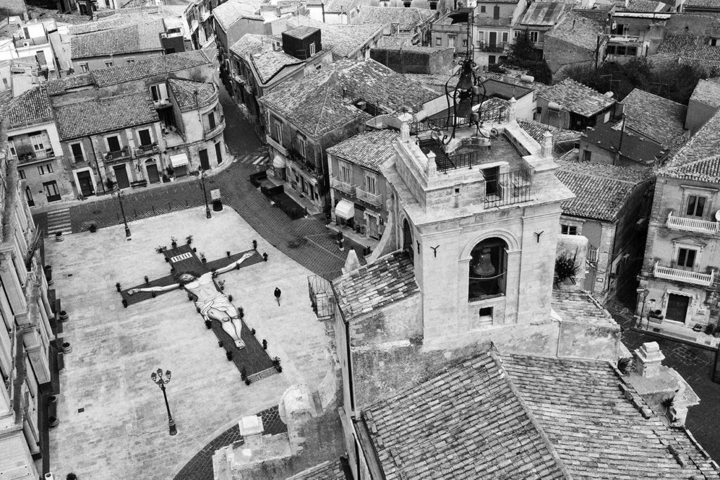 Rituali deserti. Le fotografie di Salvo Alibrio dalla Settimana santa siciliana