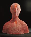 Semala, 2002, terracotta dipinta e foglia d'oro, h. 48 cm