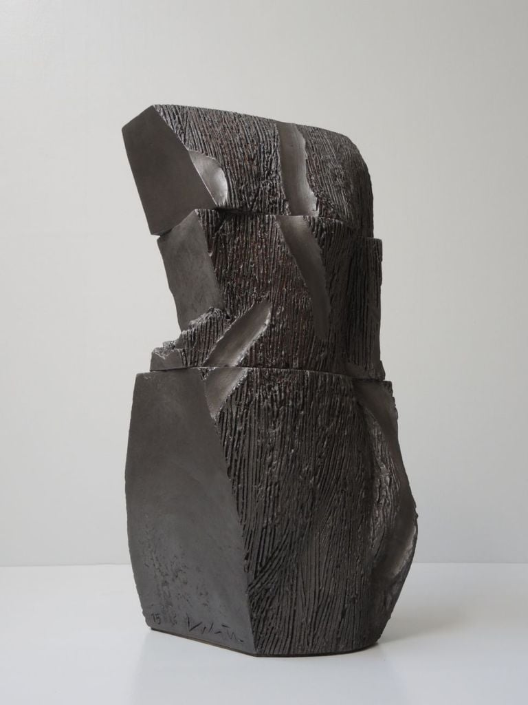 Torso, 2015, terracotta e grafite, h. 72 cm