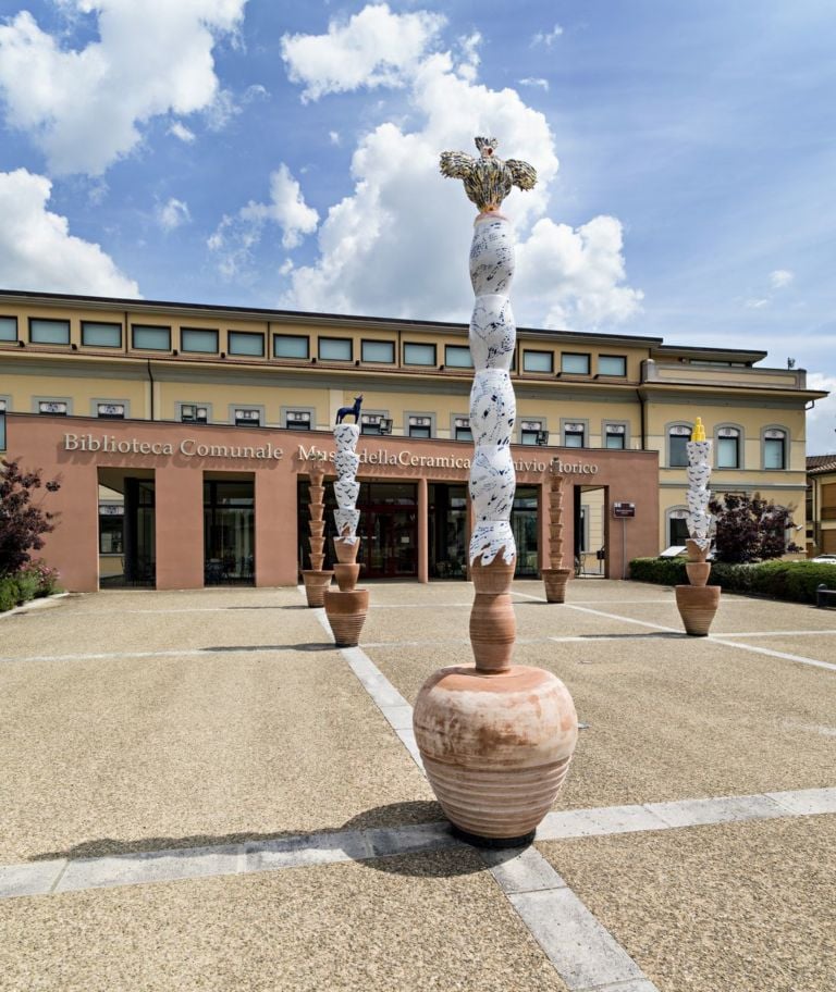 Ugo La Pietra, Tradizione rinnovata, intervento urbano a Montelupo Fiorentino in occasione di “Materia Prima”, 2016