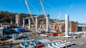 Varato l’ultimo impalcato del Ponte Per Genova. Ecco cosa accadrà nei prossimi mesi