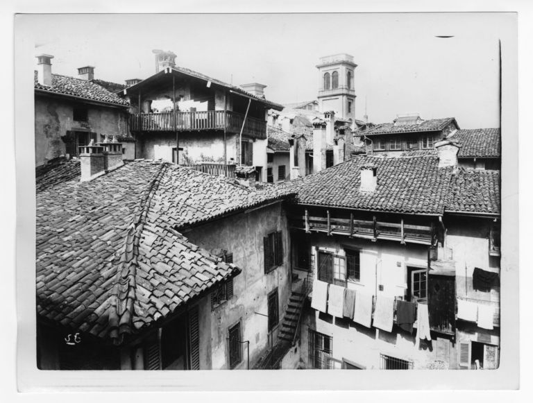 Veduta di tetti, Bergamo Alta © Museo delle storie di Bergamo, Archivio fotografico Sestini – Raccolta Domenico Lucchetti