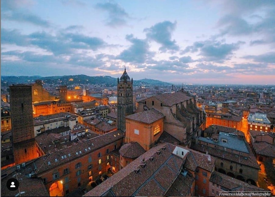#iorestoacasa: le migliori pagine Instagram dedicate alla città di Bologna