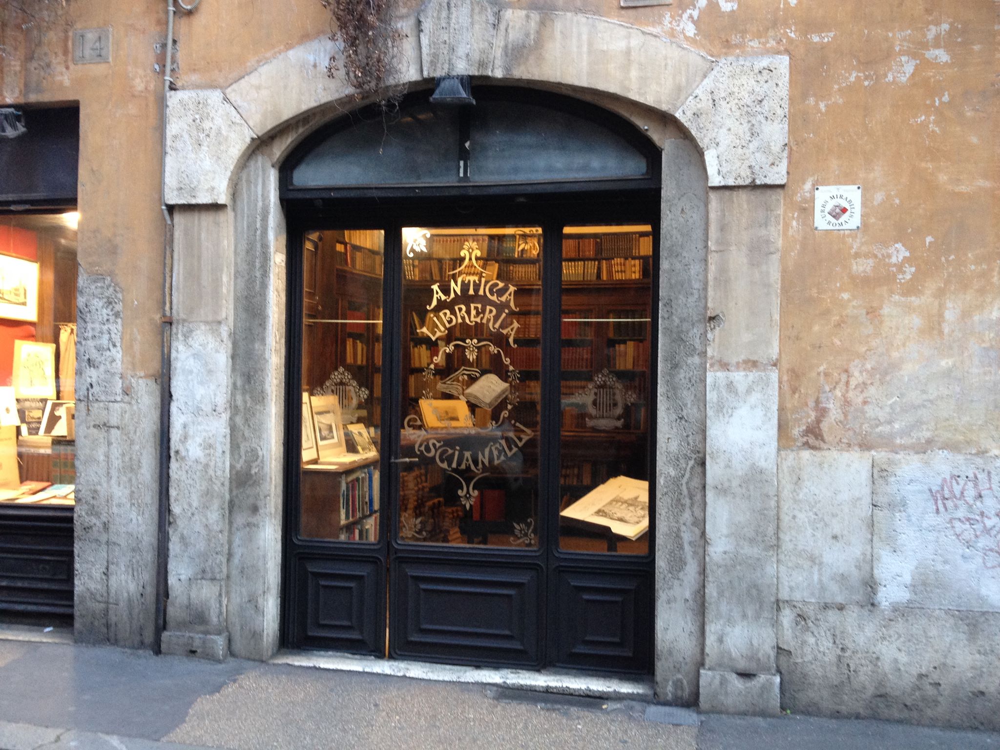 Formaggi (Photo by Victor H. Meza) Cheese store, Italy, Living in italy