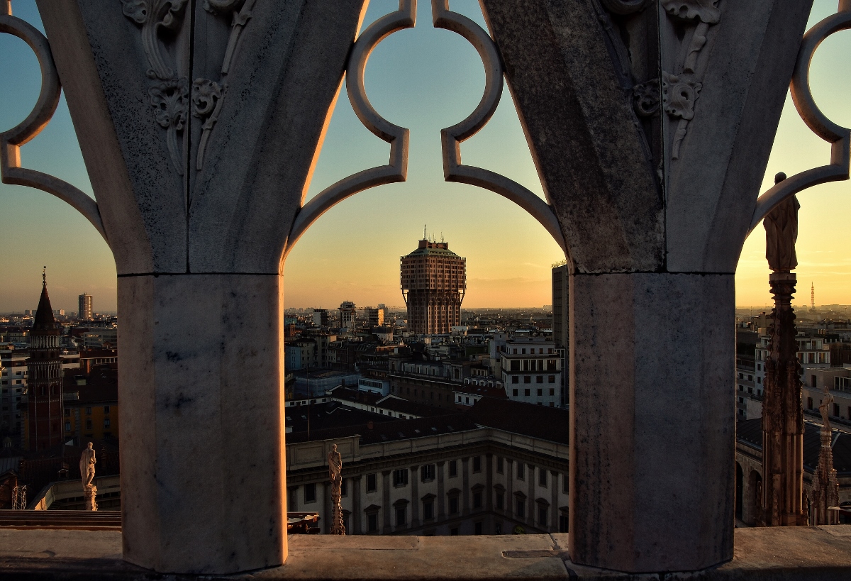 Milano, Torre Velasca, Lombardia foto Giovanni De Pasquale Touring Club Italiano