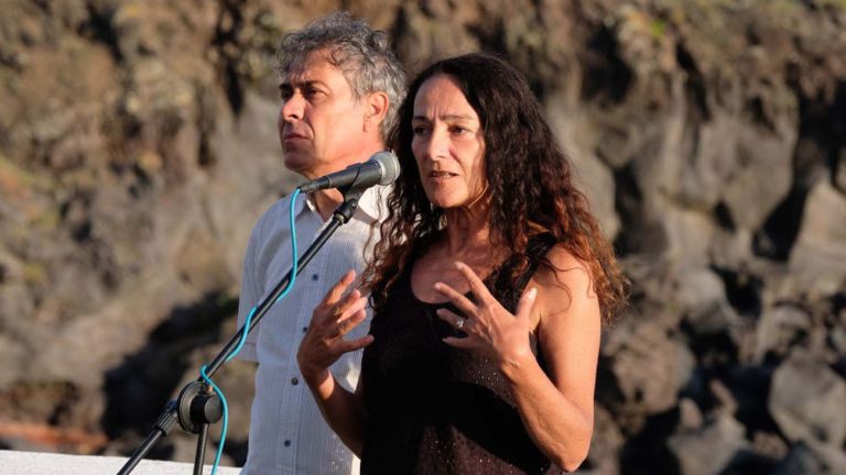 Anna Stuart Tovini, Vincenzo Chiarandà, 28 agosto 2019: festa di presentazione del libro in portoghese “Profiles. Um projecto artístico realizado com a colaboração dos habitantes da Ilha Graciosa”, edito da La Centrale Edizioni. Foto Pedro Vasconcelos