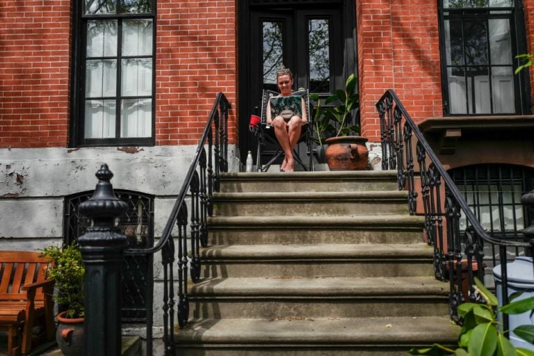 Francesca Magnani, Una signora si stupisce che voglia fare la foto proprio a lei, Brooklyn, 4 maggio 2020